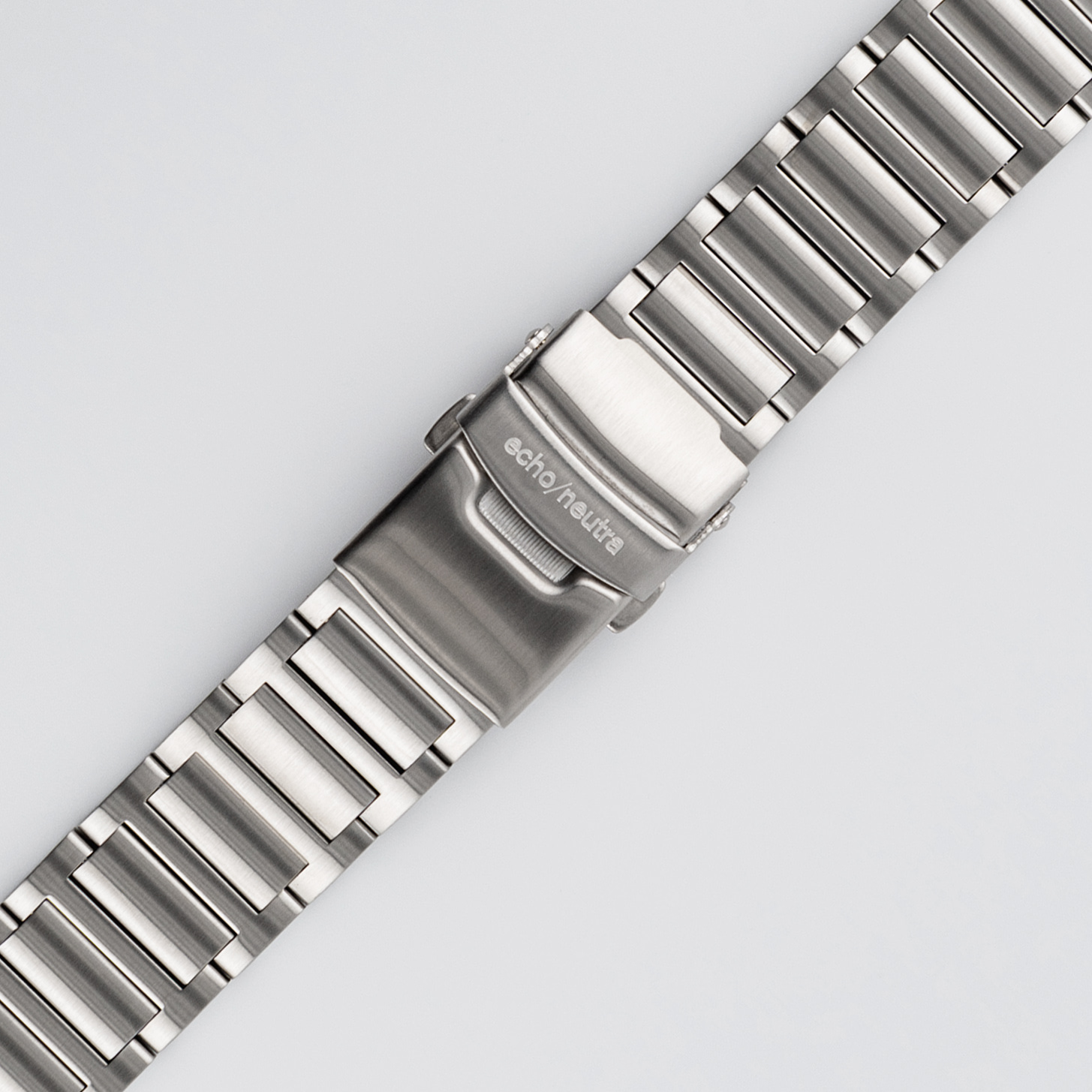 AVERAU39 H-link steel bracelet with double-locking clasp